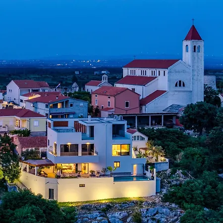 Hill * Ζαντάρ
